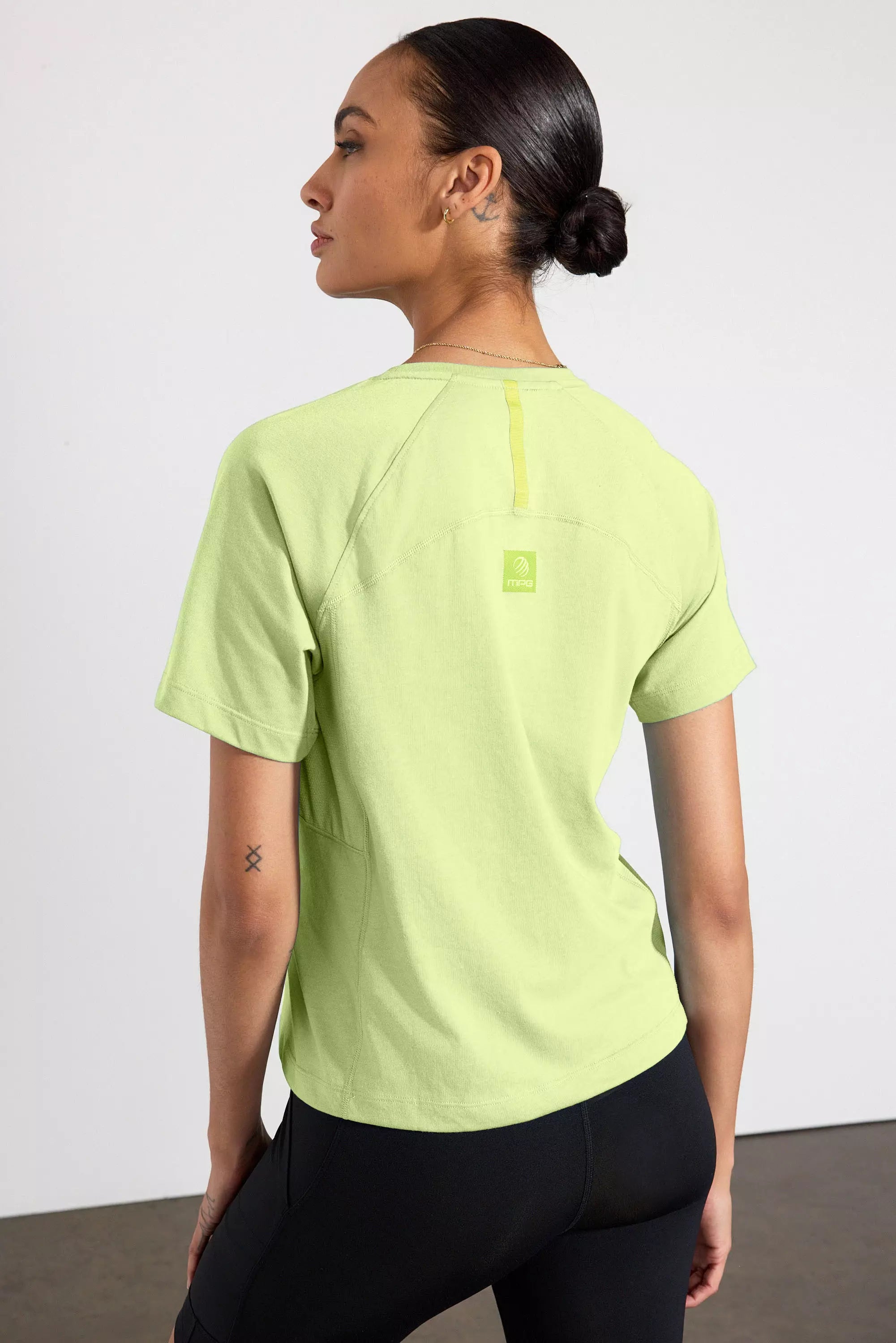 Achieve Pocket Tee with Mesh Panel - Shadow Lime