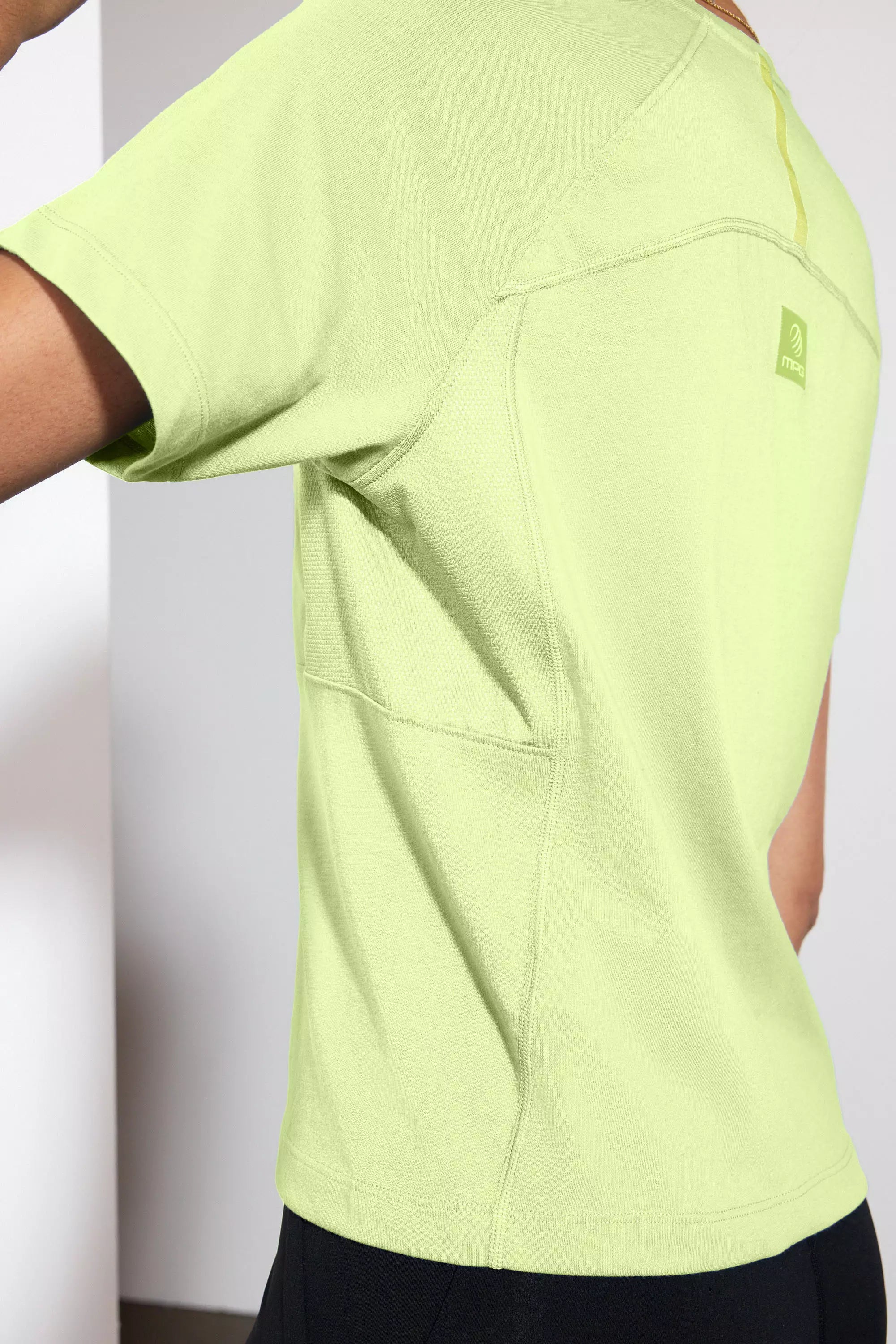 Achieve Pocket Tee with Mesh Panel - Shadow Lime