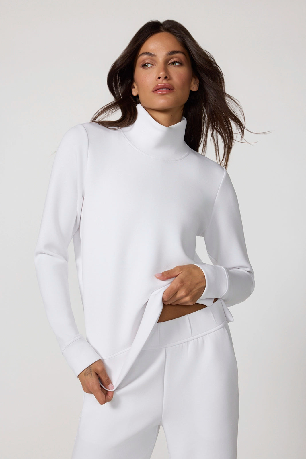 8YARDS Women’s CB MockNeck | Off White Dreamweave™ Mock Neck Sweatshirt - Brilliant White | MPG Sport