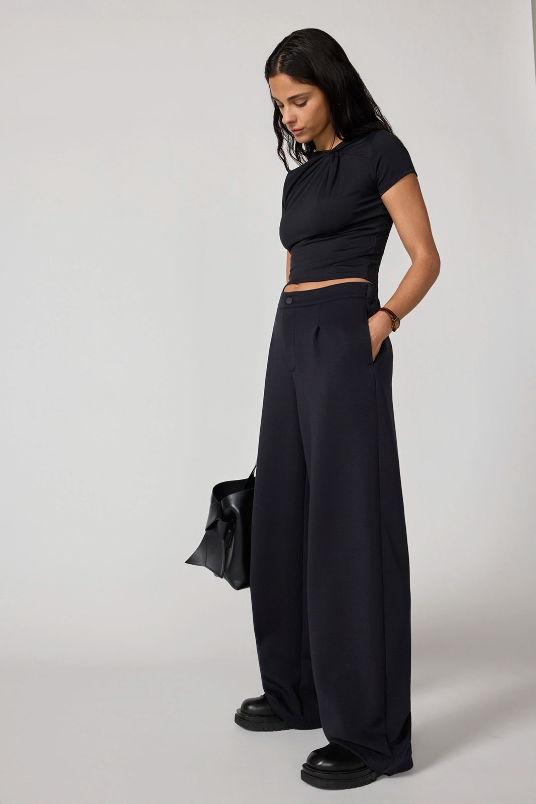 Cloud Knot Front Tee - Black