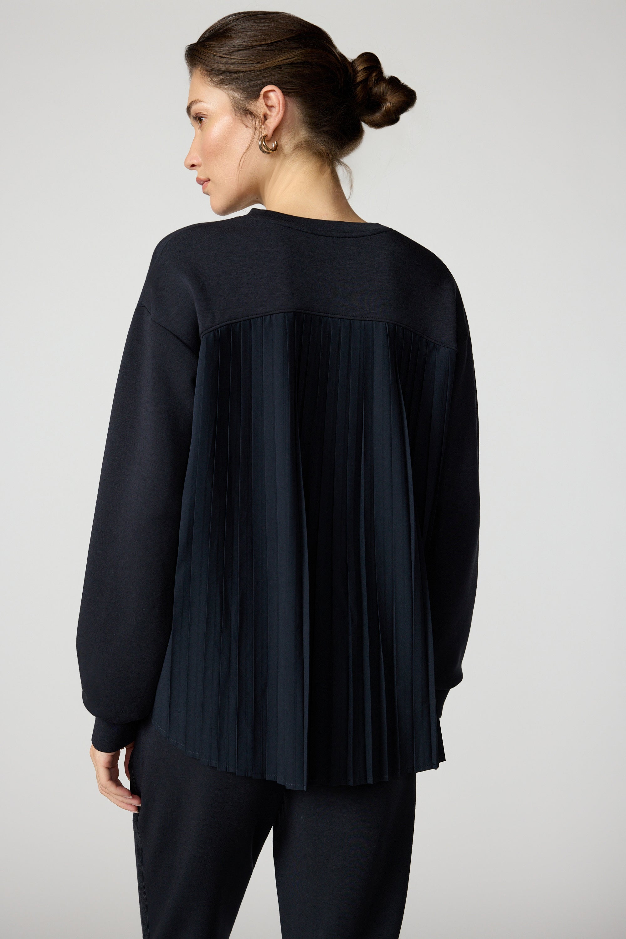 Dreamweave™ Crew with Pleated Back - Black