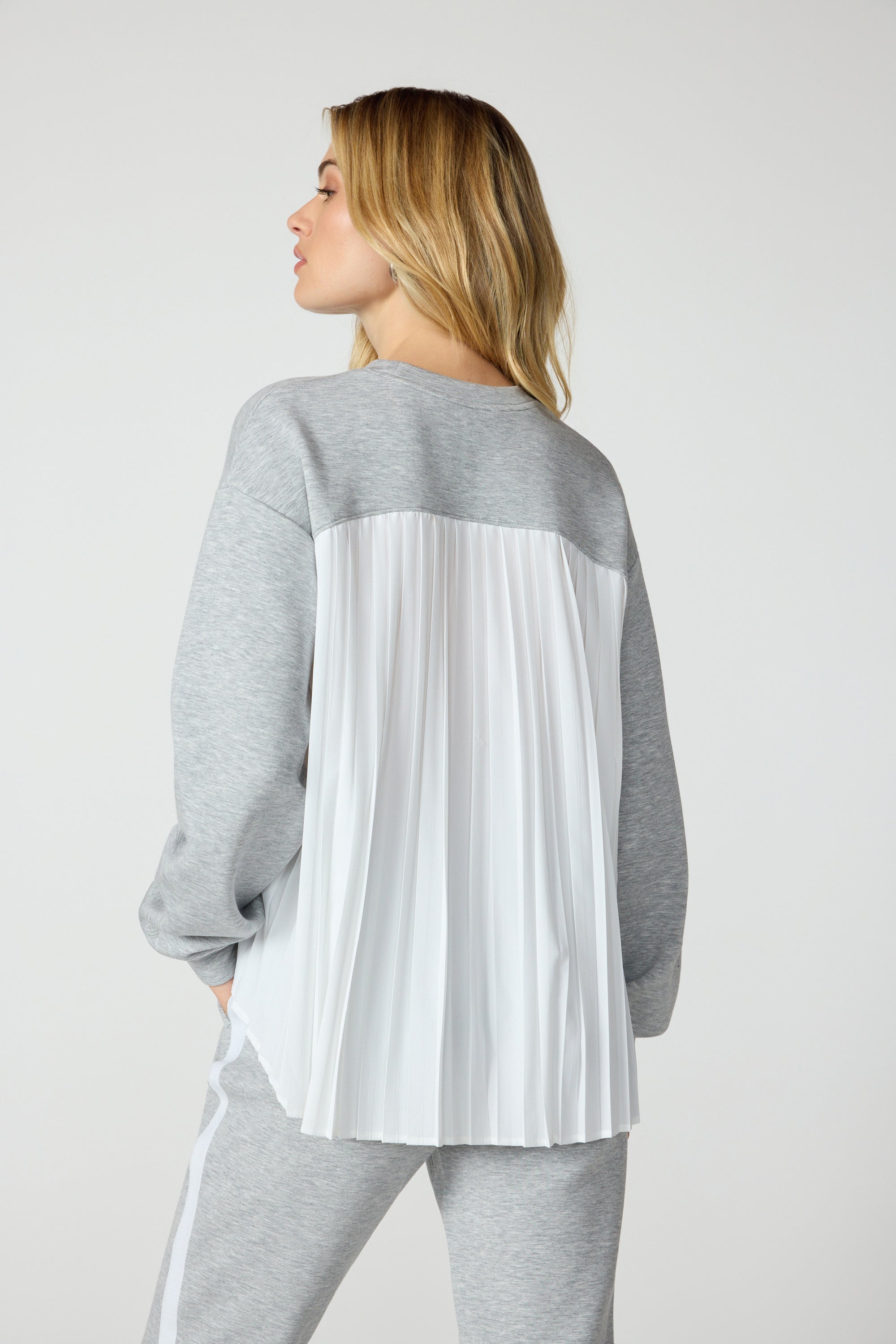 Dreamweave Crew with Pleated Back - Htr Concrete