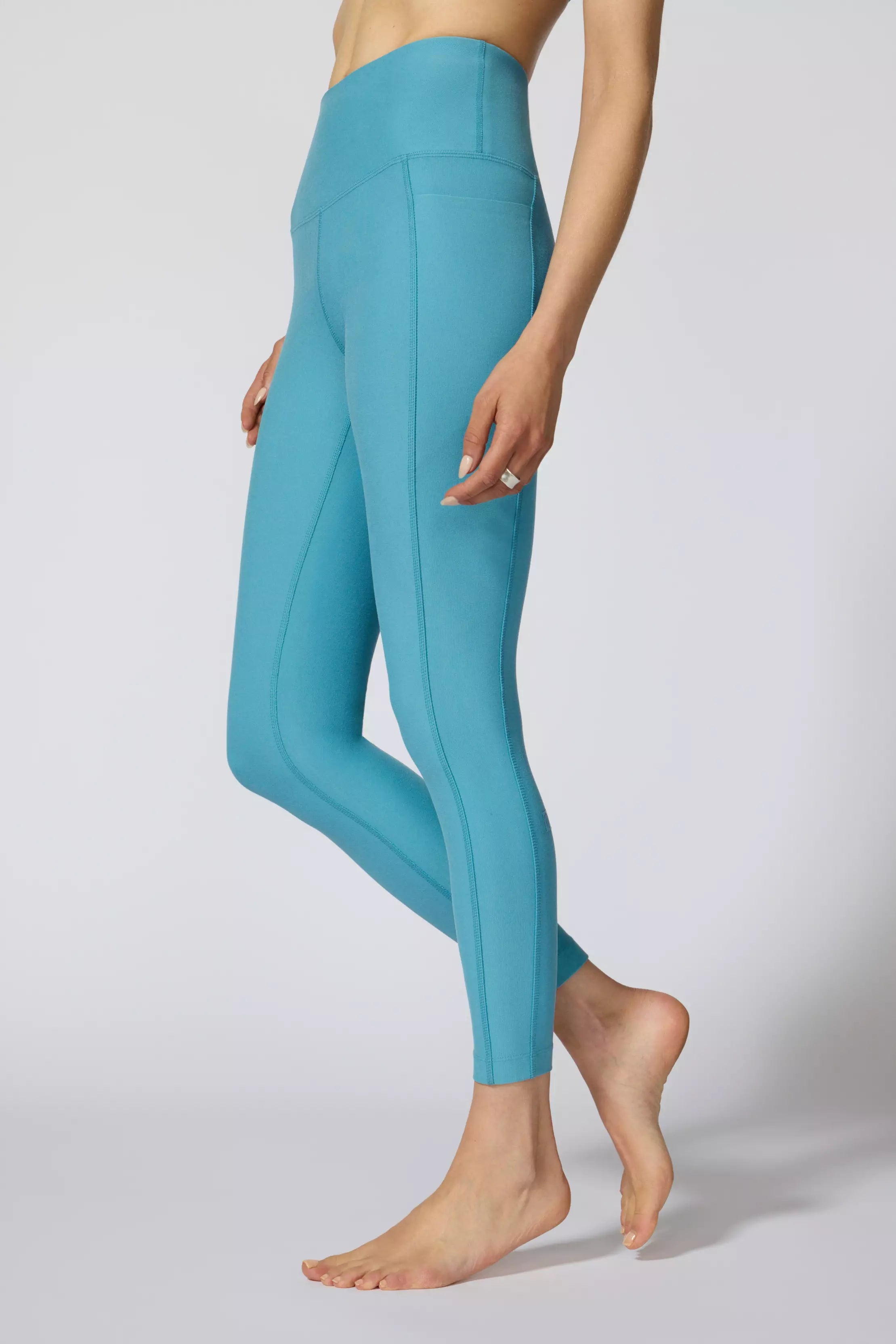 Explore Recycled Polyester High-Waisted Side Pocket Legging 25" Peached