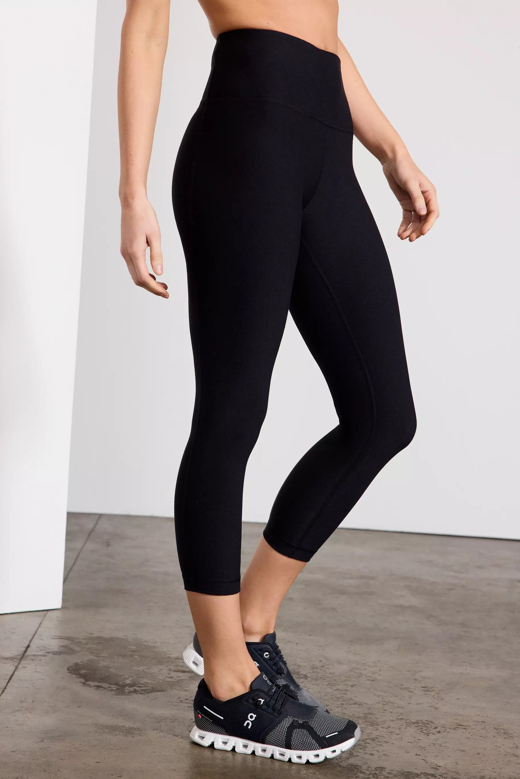 Explore Capri Legging - Black