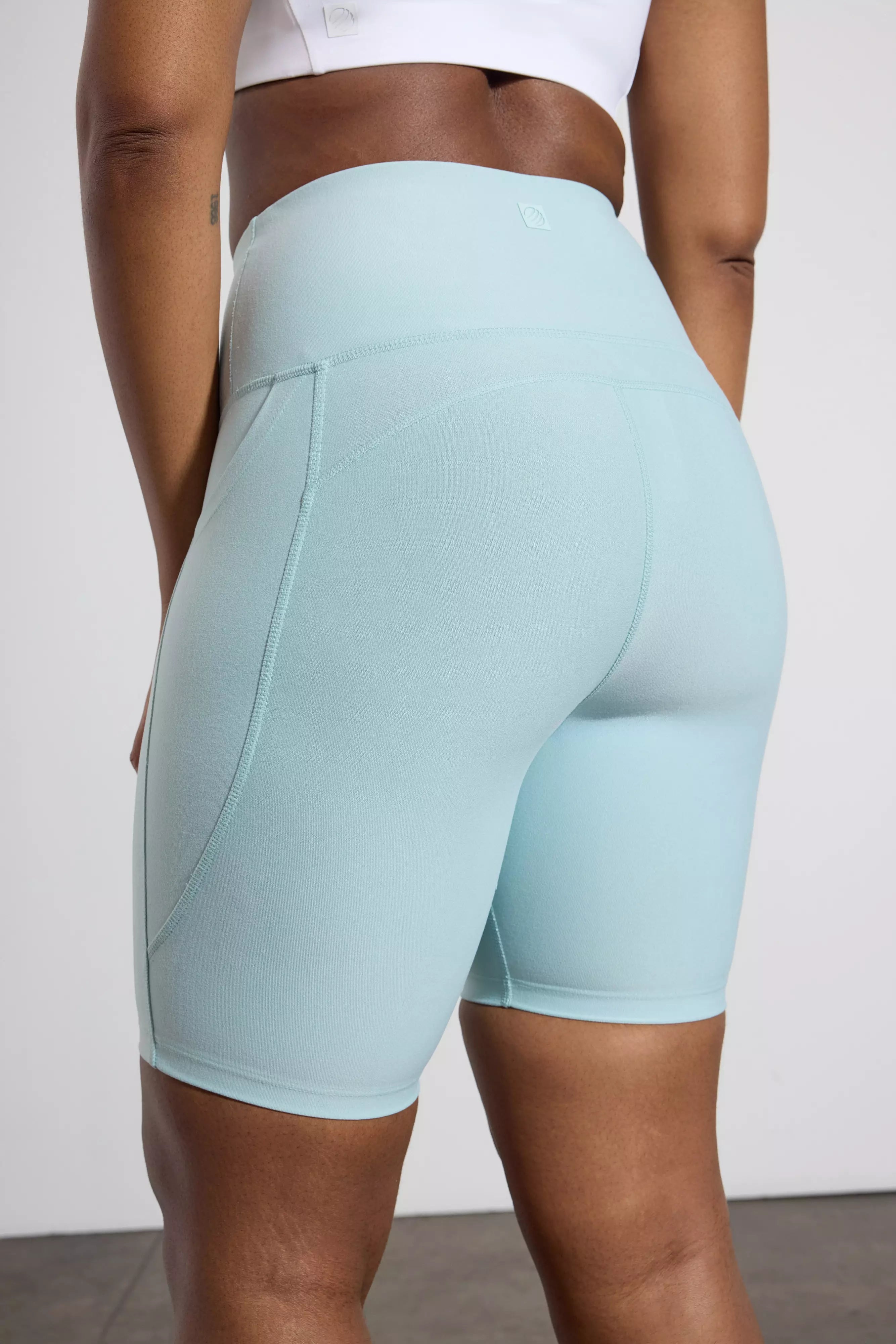 Explore High-Waisted Side Pocket Short 8" Peached
