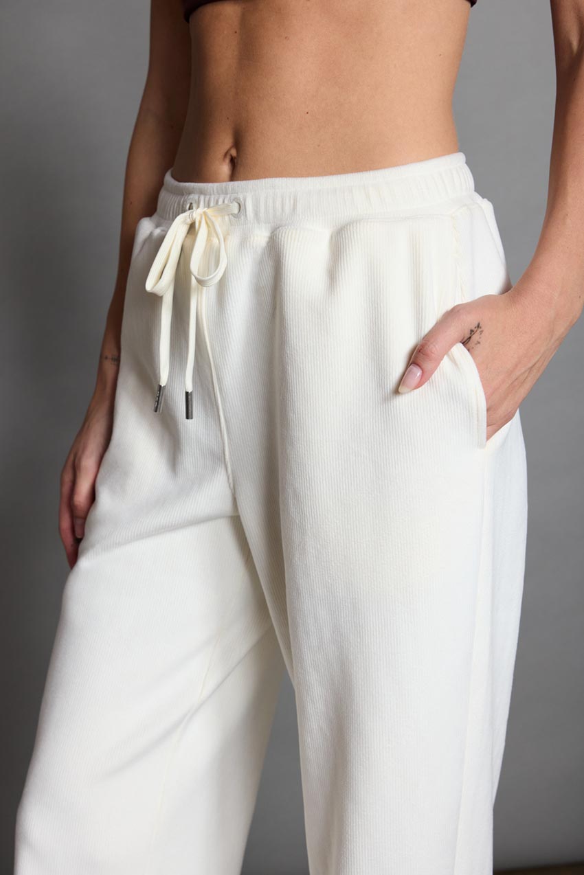 Accord Mid-Rise Wide Leg Pant 31"