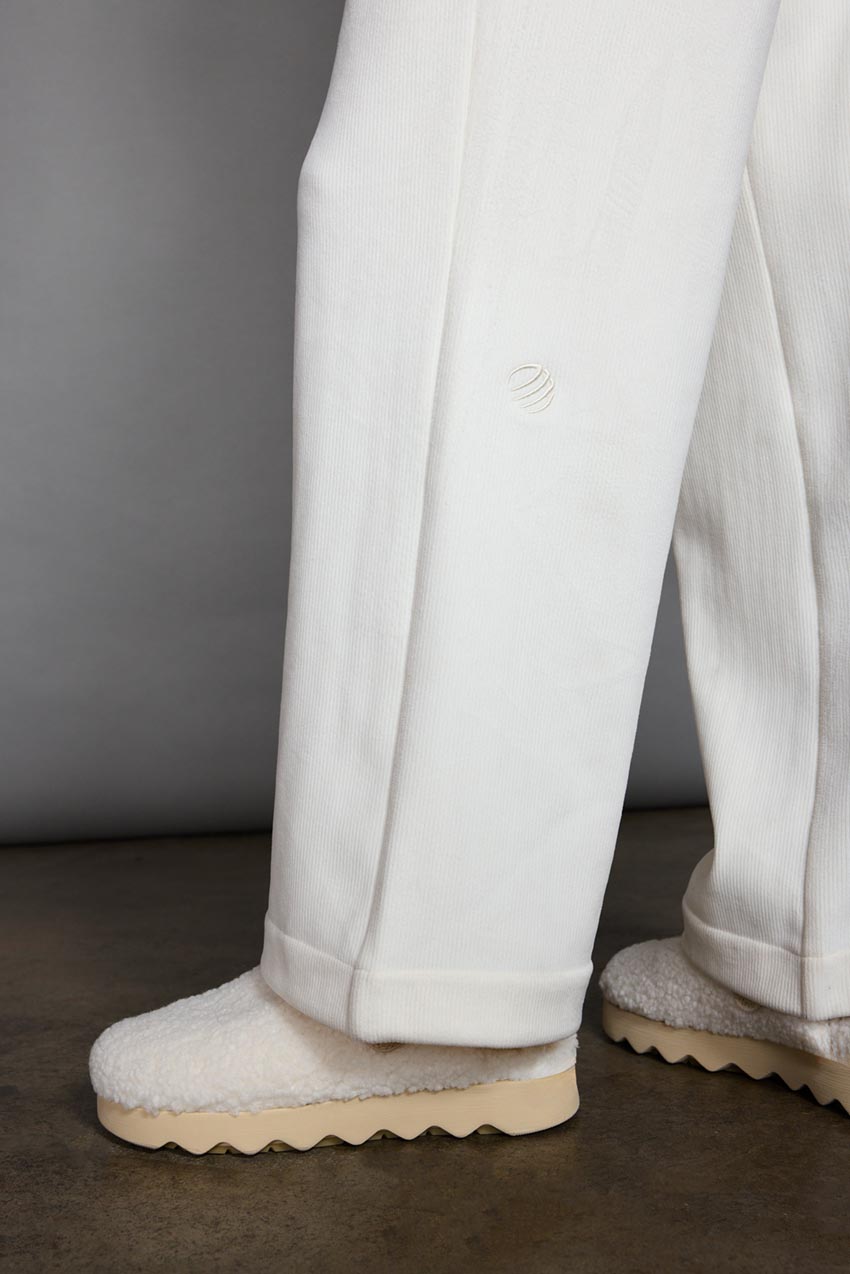 Accord Mid-Rise Wide Leg Pant 31"