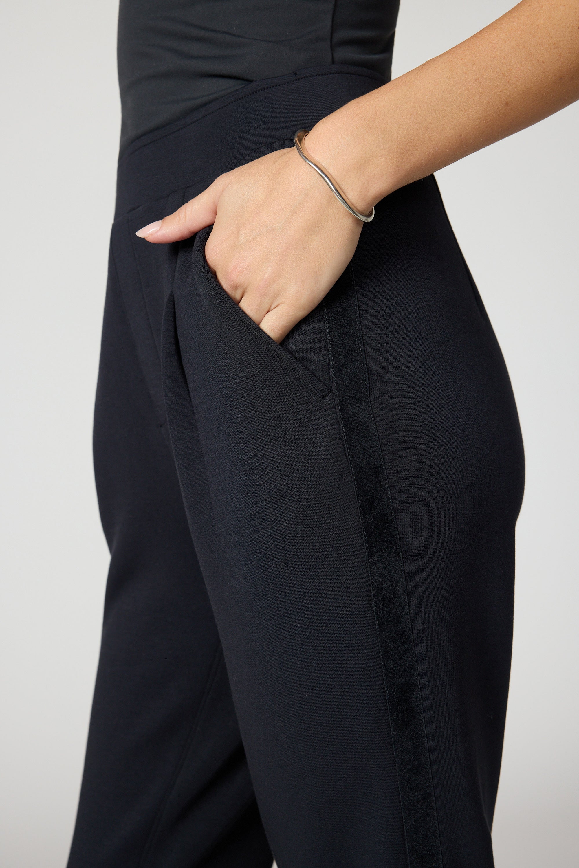 Dreamweave™ Tuxedo pant - Black