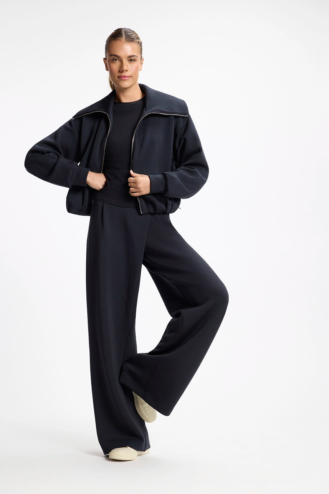 Dreamweave™ Pleated Jacket - Black