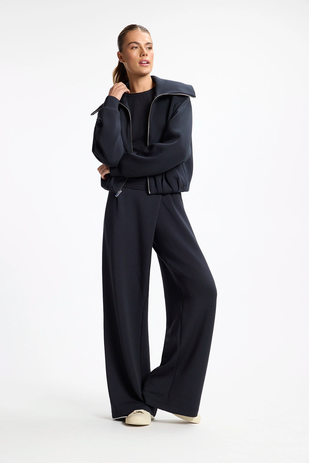 Dreamweave™ Pleated Jacket - Black