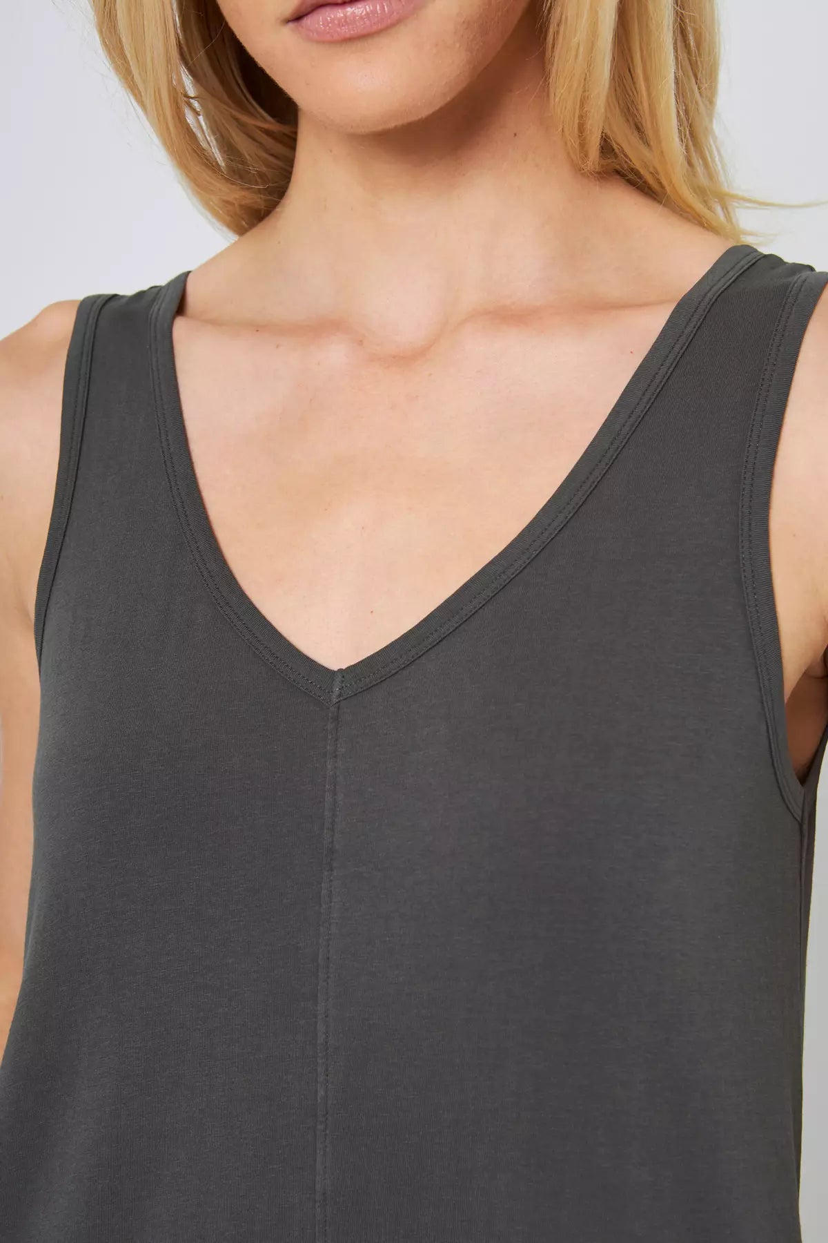 Calm V-Neck Dress - Bay Leaf