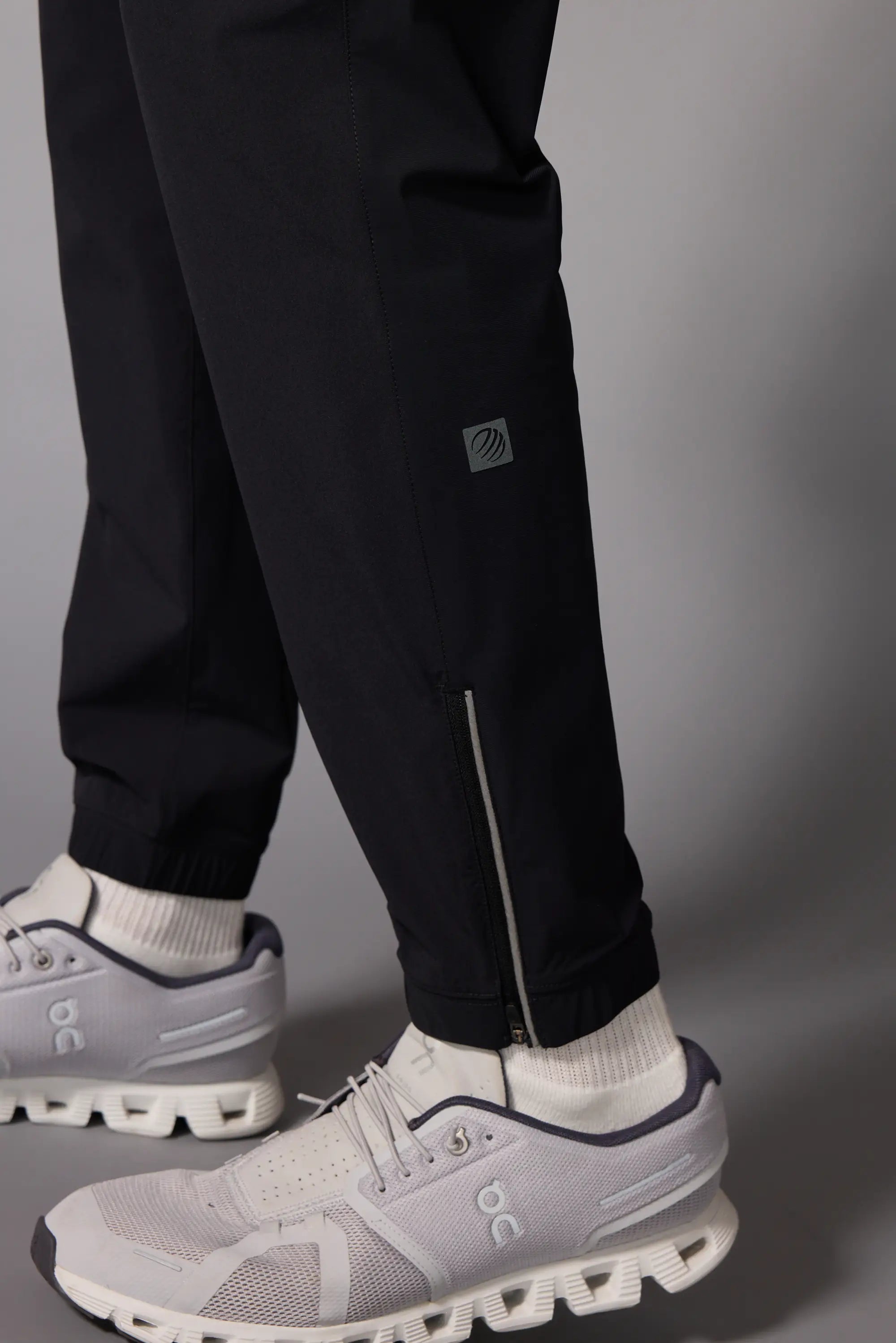 Zeal Hybrid Jogger - Black