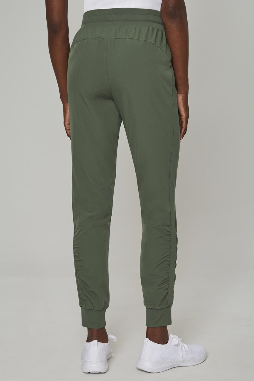 Women’s Woven Ruched Pant