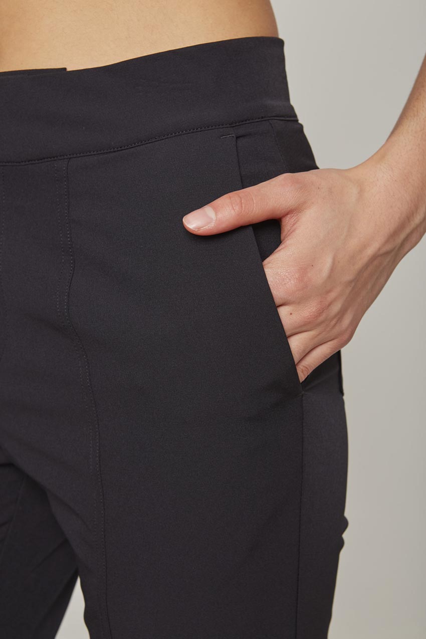 Women’s Woven Travel Pant