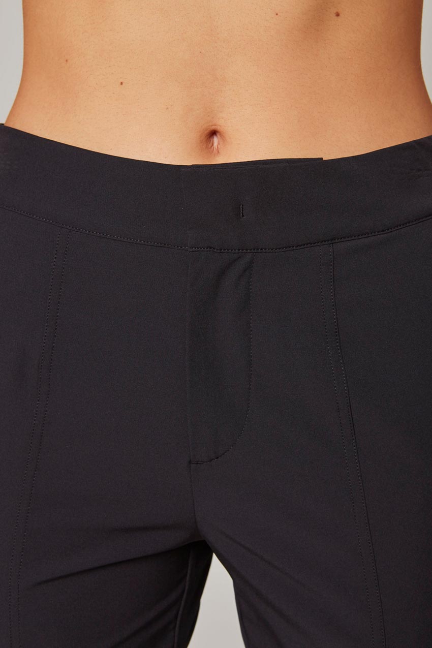 Women’s Woven Travel Pant