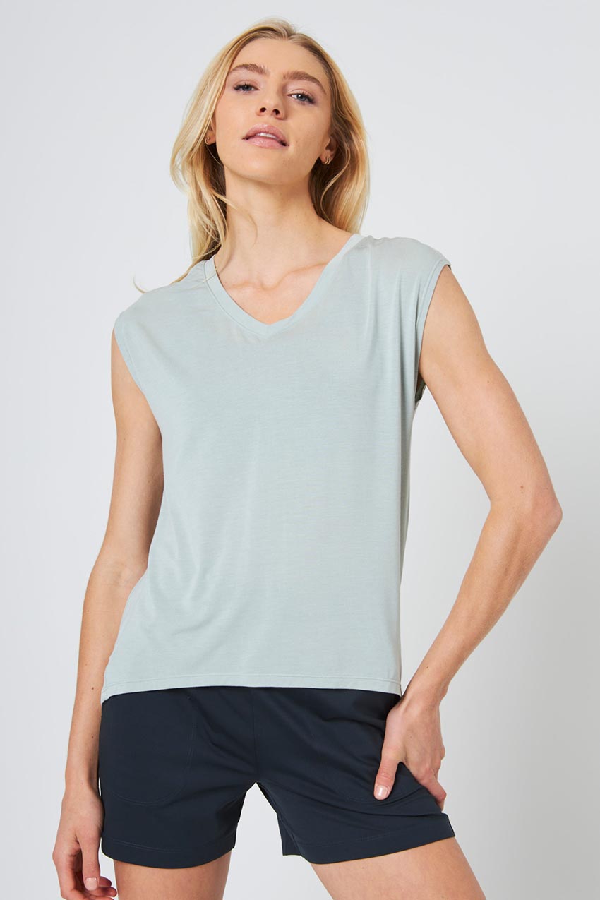 MPG Sport Breeze V Neck Relaxed Tee in Pistachio