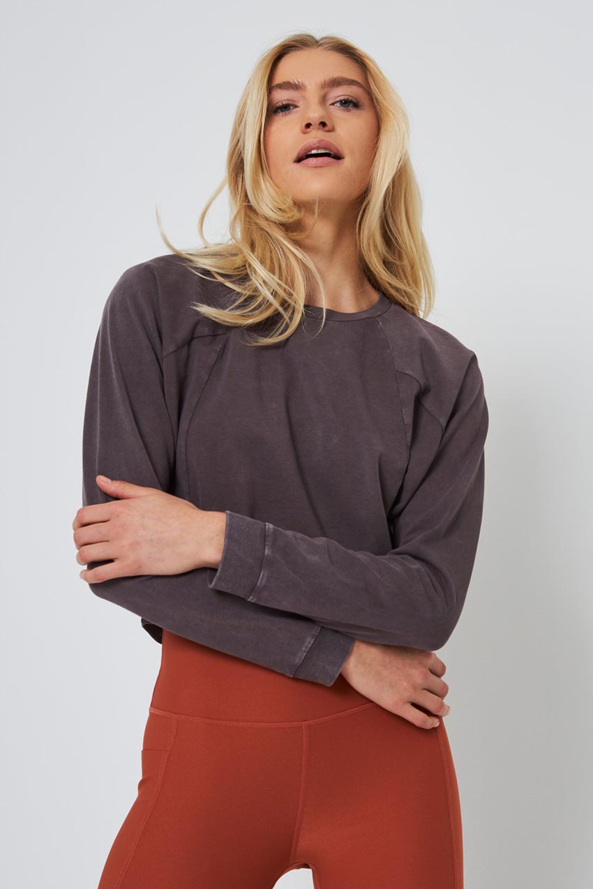 MPG Sport Rhythm Cropped Crew Neck Long Sleeve in Distressed Shale