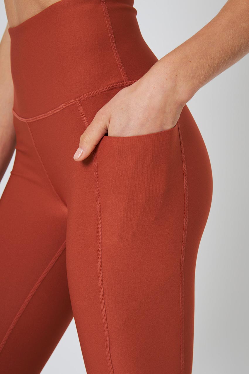 Explore Recycled High-Waisted Side Pocket Legging 25"