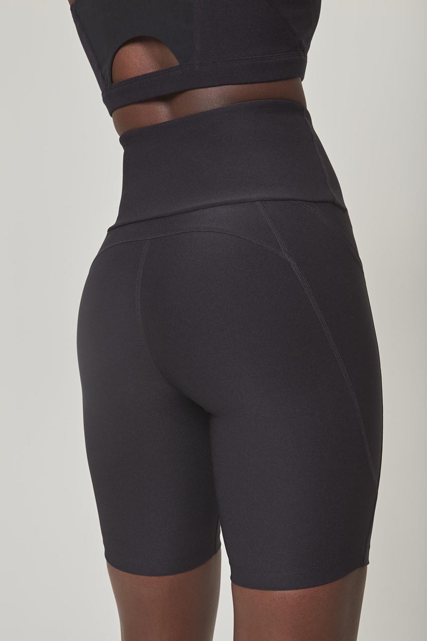 Explore Recycled High-Waisted 8" Bike Short - Sale