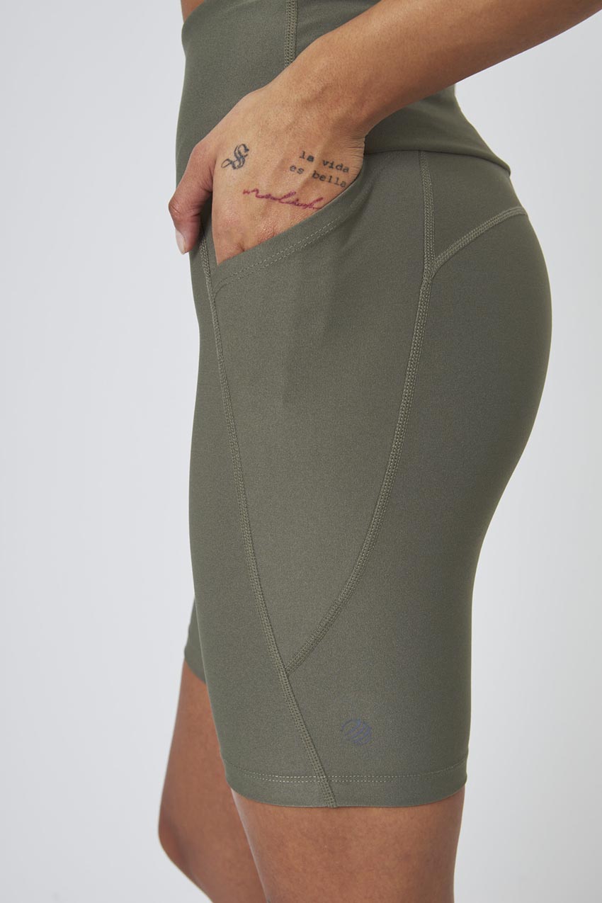 Explore Recycled High-Waisted Bike Short 8"