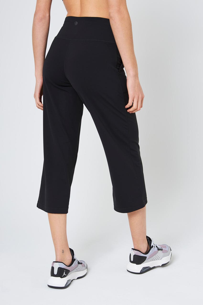 Vital Recycled Nylon High-Waisted 24" Cropped Pant Peached