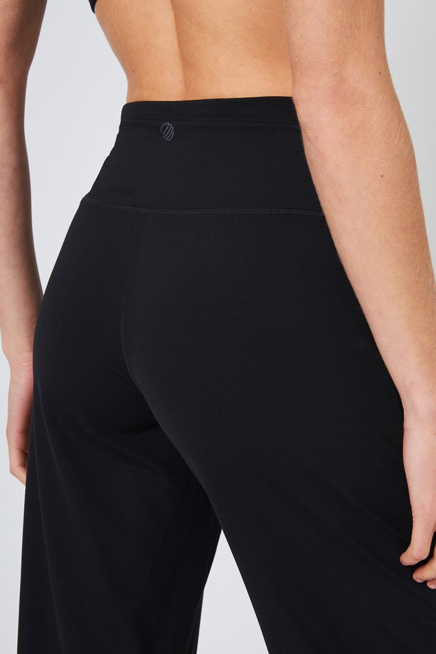 Vital Recycled Nylon High-Waisted 24" Cropped Pant Peached