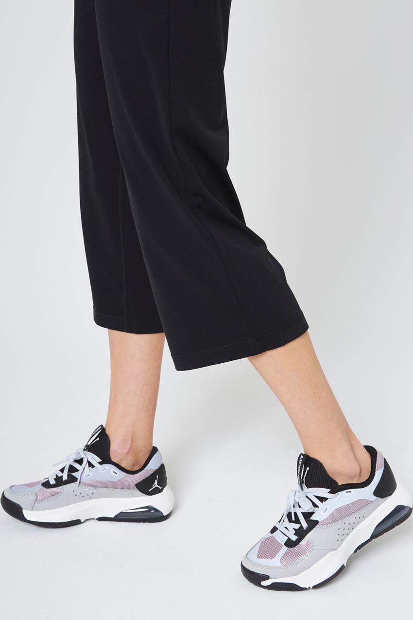 Vital Recycled Nylon High-Waisted 24" Cropped Pant Peached