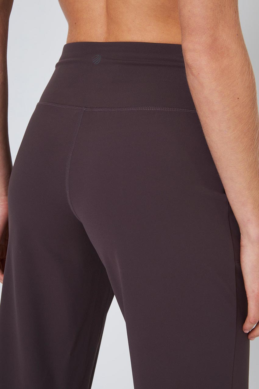 Vital Recycled Nylon High-Waisted 24" Cropped Pant Peached