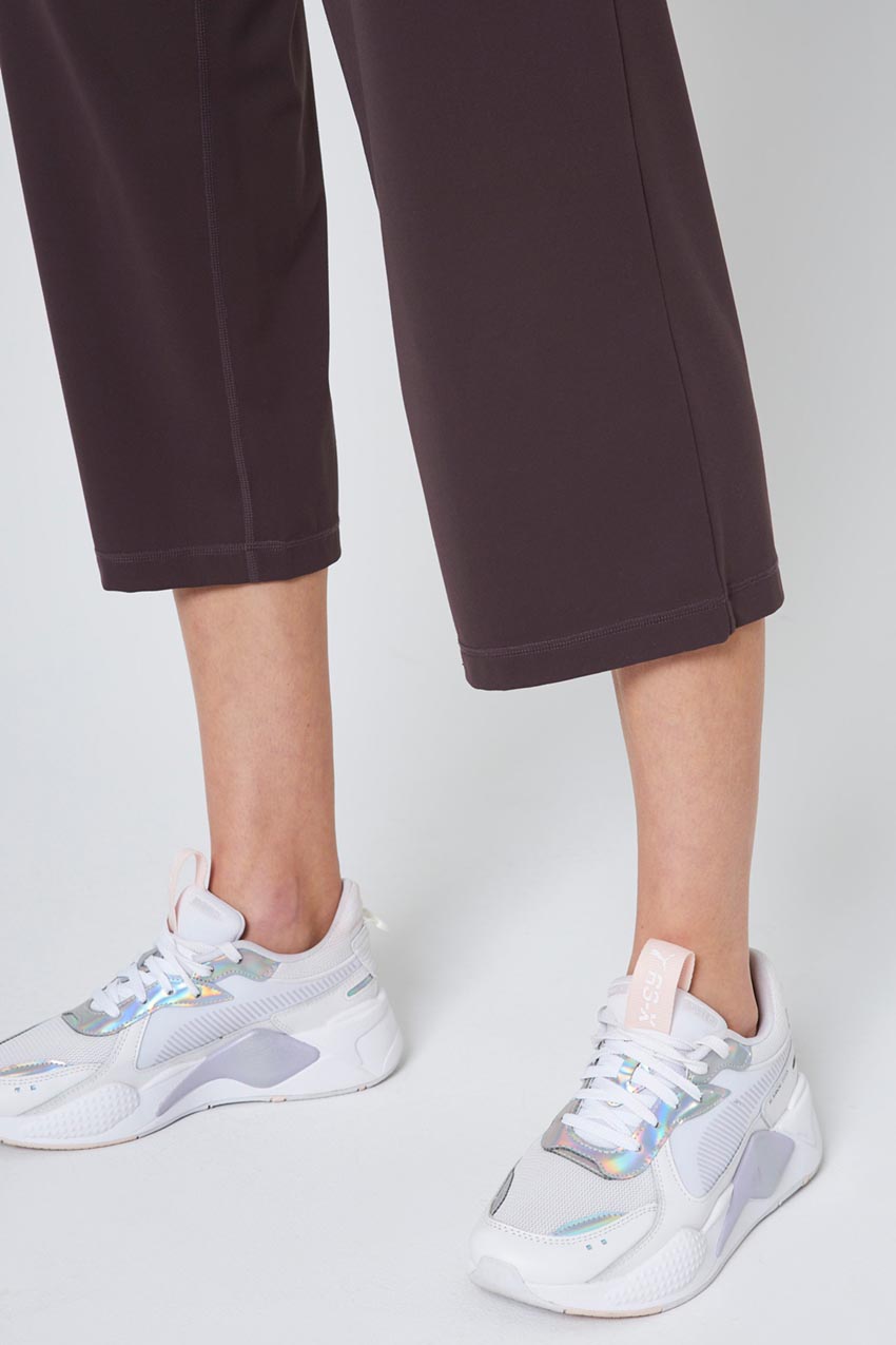 Vital Recycled Nylon High-Waisted 24" Cropped Pant Peached