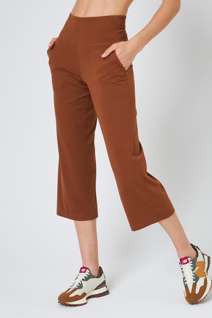 MPG Sport Vital High-Rise Relaxed Leg Crop 24" Peached in Tobacco