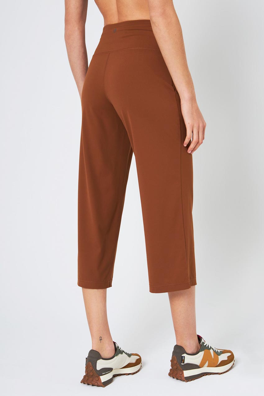 Vital Recycled Nylon High-Waisted 24" Cropped Pant Peached