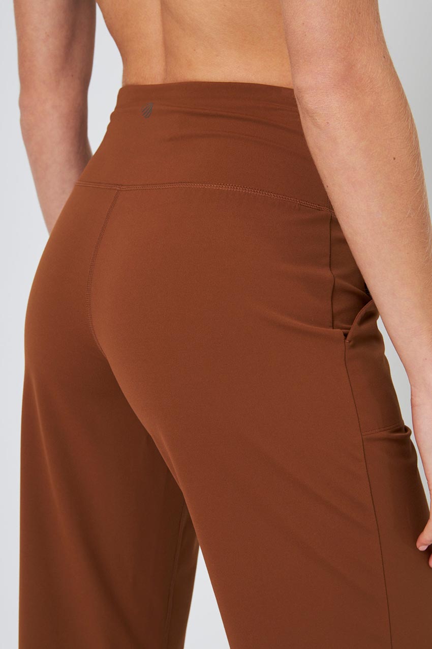 Vital Recycled Nylon High-Waisted 24" Cropped Pant Peached