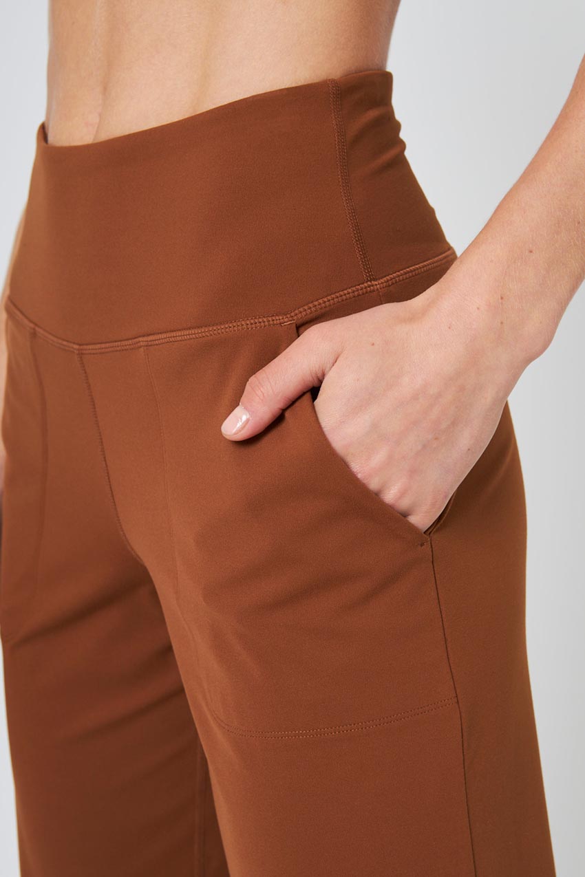 Vital Recycled Nylon High-Waisted 24" Cropped Pant Peached