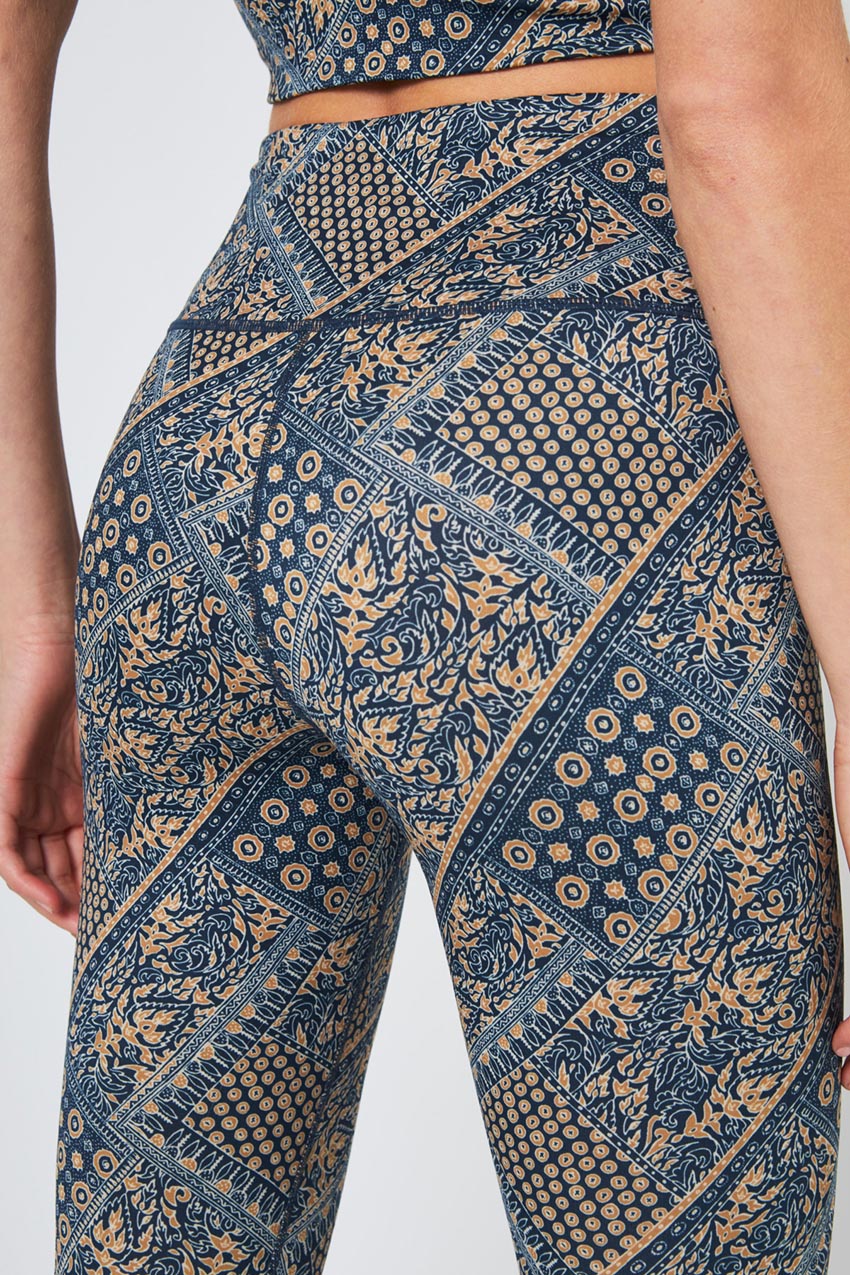 Explore High-Waisted Printed Peached Legging 25"