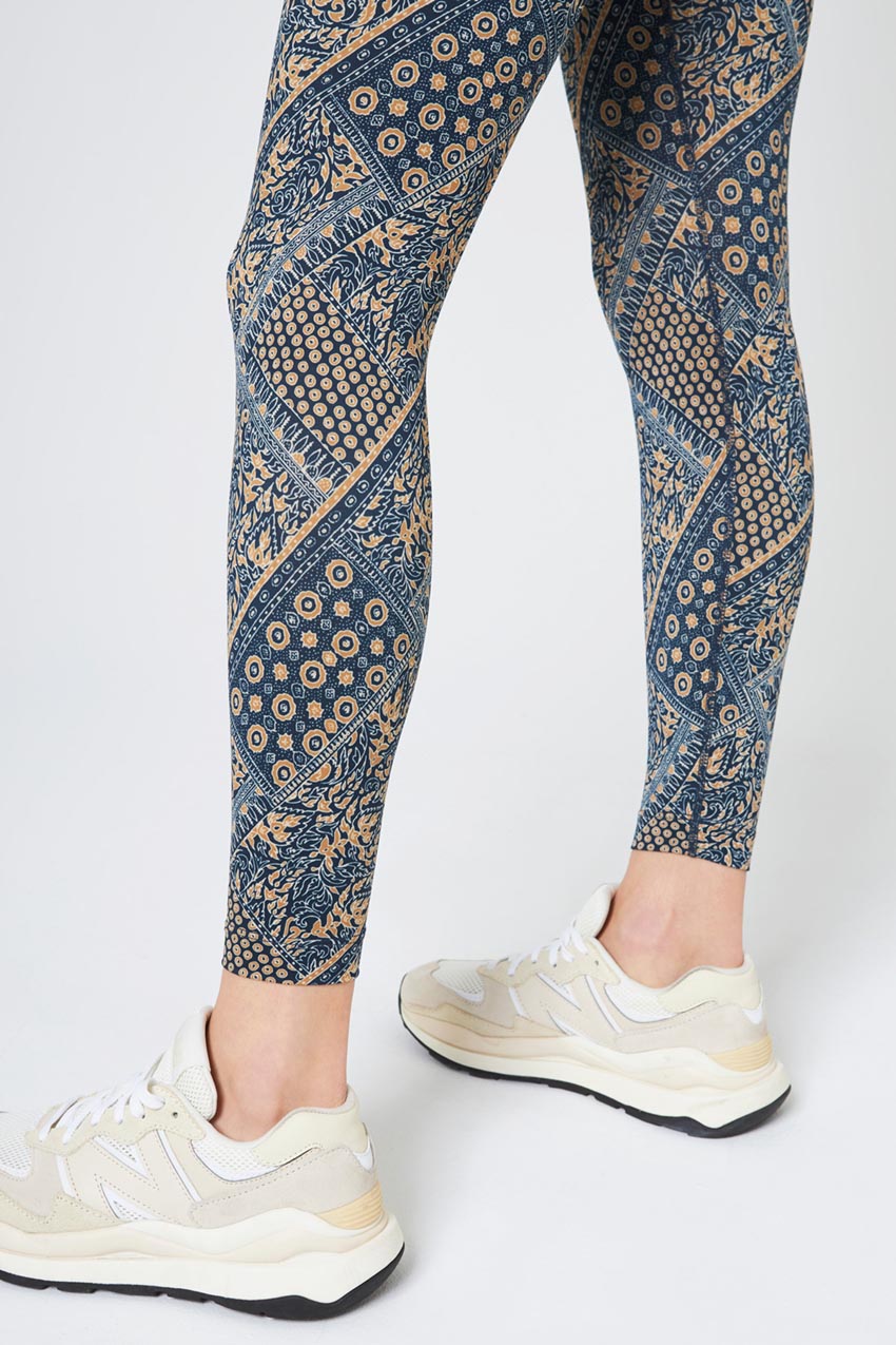 Explore High-Waisted Printed Peached Legging 25"