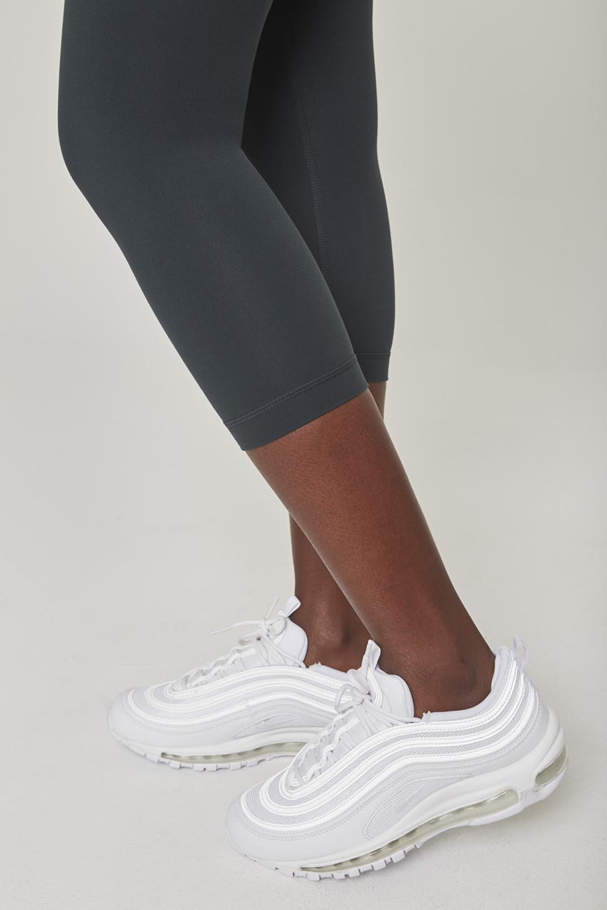 Velocity High-Waisted 21" Basic Crop