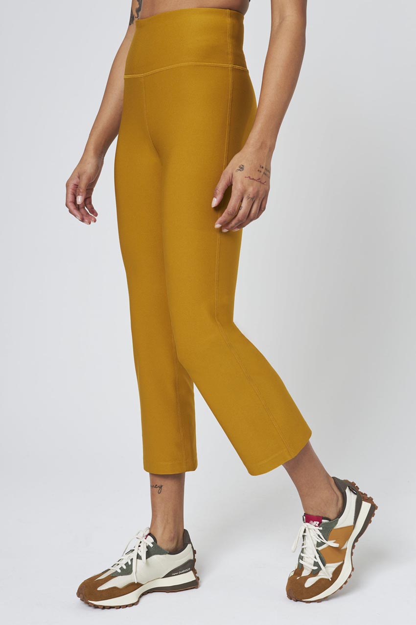 Explore High-Waisted Flared Crop 22"