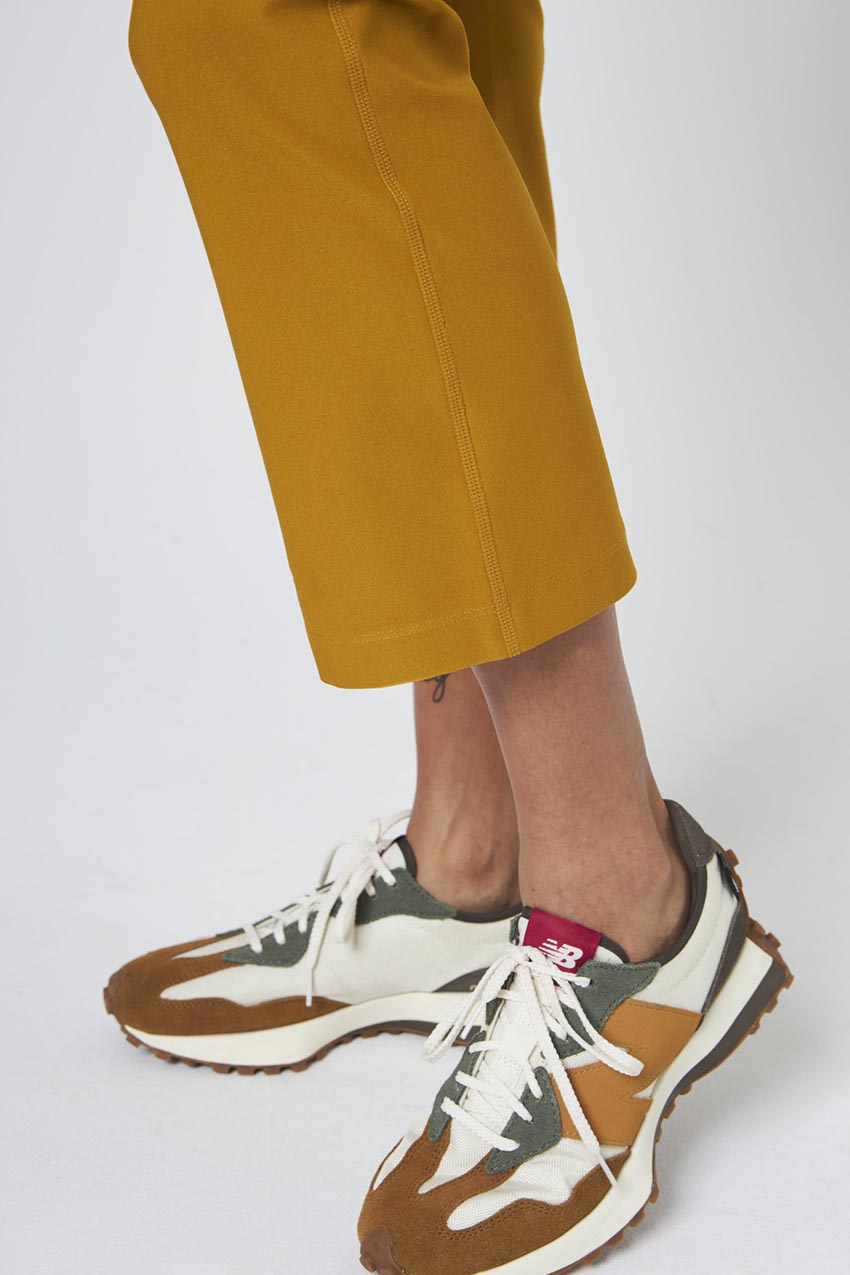 Explore High-Waisted Flared Crop 22"