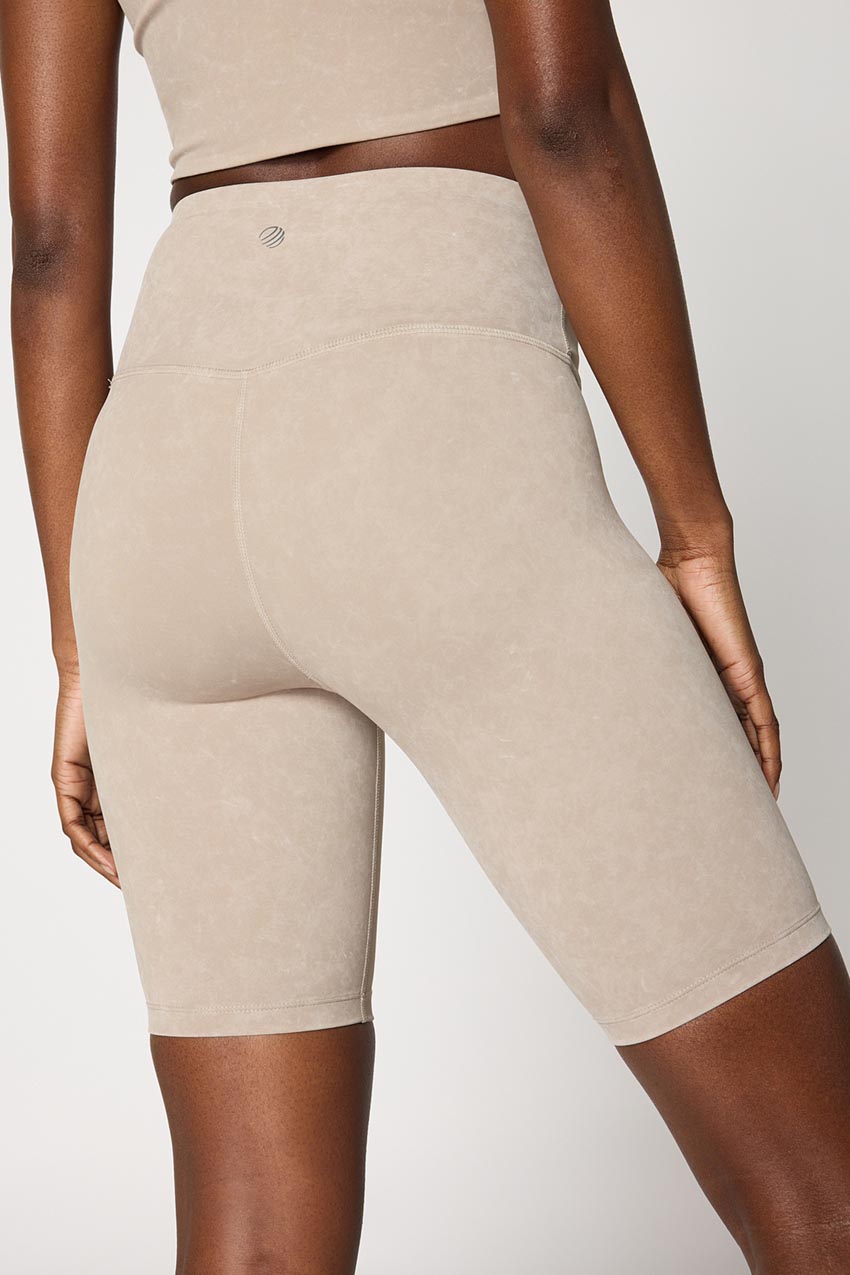 Vital Recycled Nylon High-Waisted Short 8" Washed