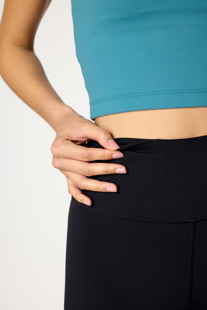 Velocity High-Waisted Capri 21"