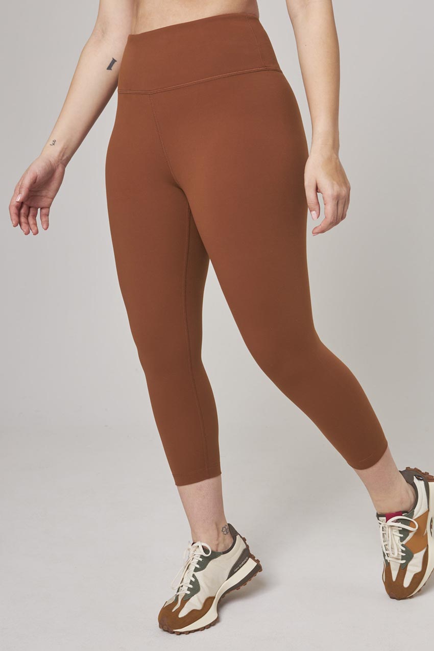 Velocity High-Waisted Capri 21"