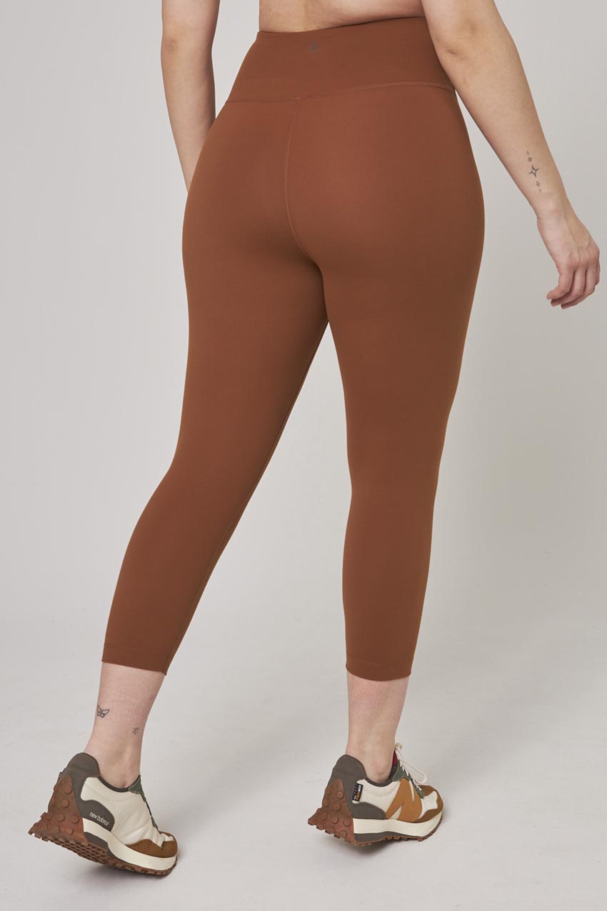 Velocity High-Waisted Capri 21"