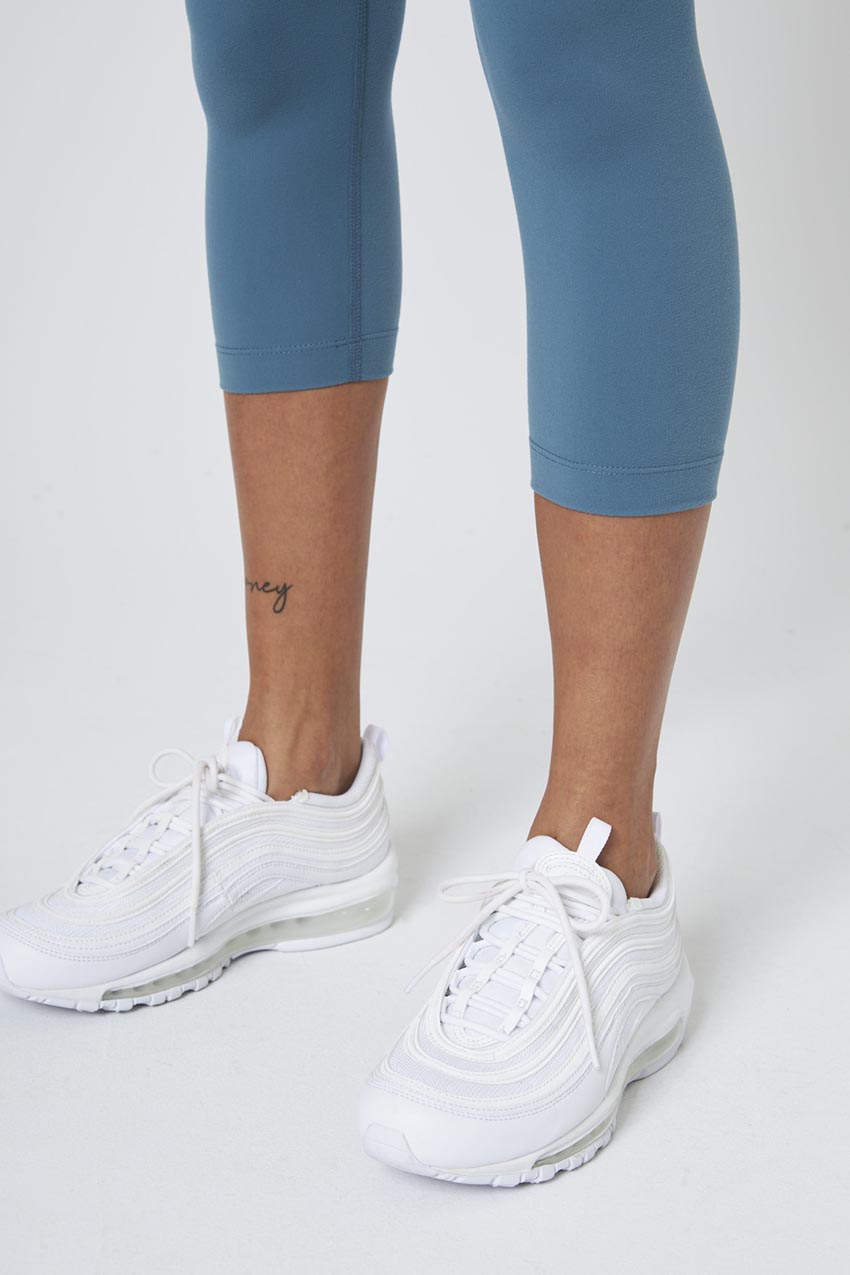 Velocity High-Waisted Capri 21"