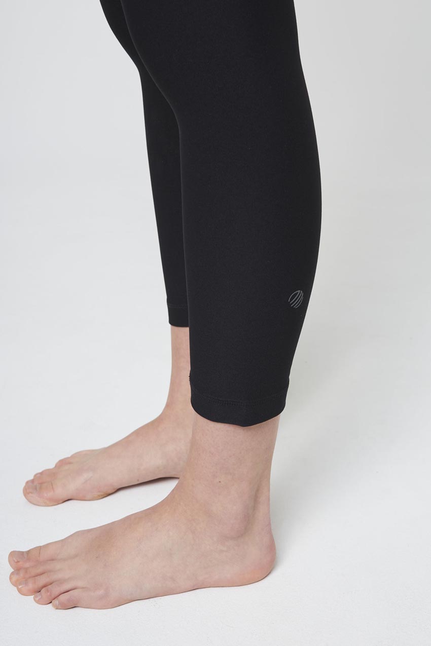 Explore Recycled Polyester High-Waisted Maternity Crop 21"