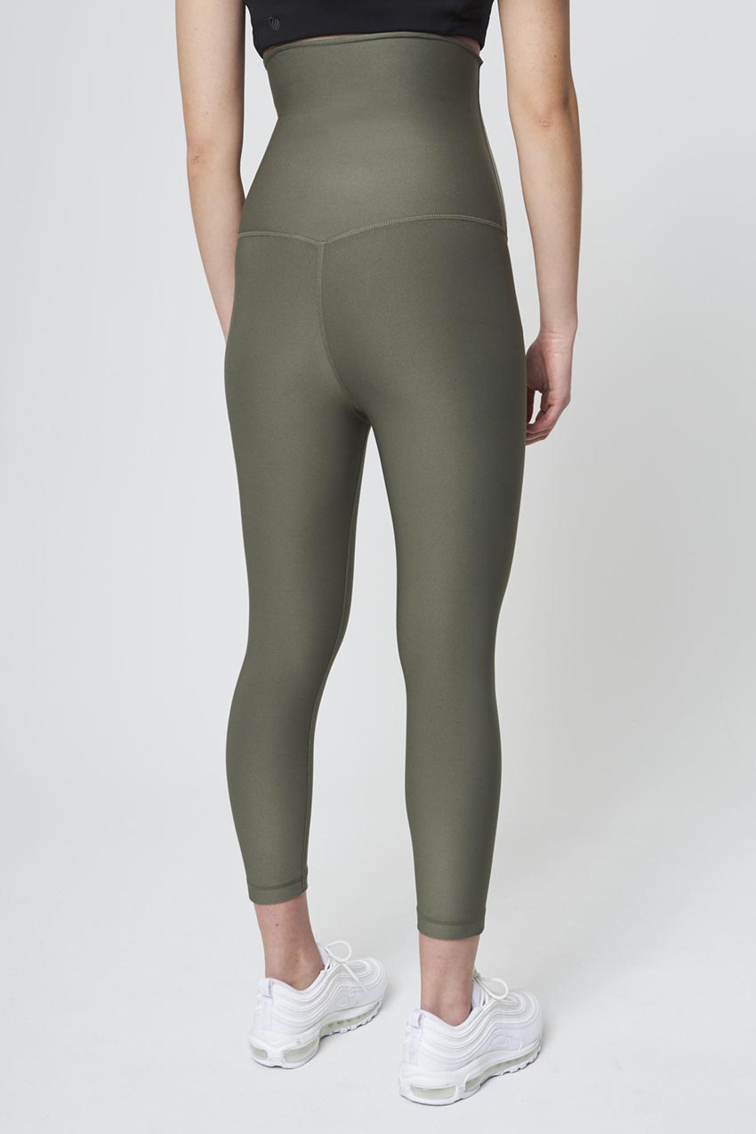 Explore Recycled Polyester High-Waisted Maternity Crop 21"