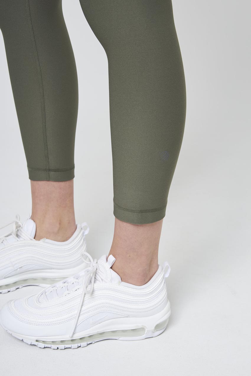 Explore Recycled Polyester High-Waisted Maternity Crop 21"