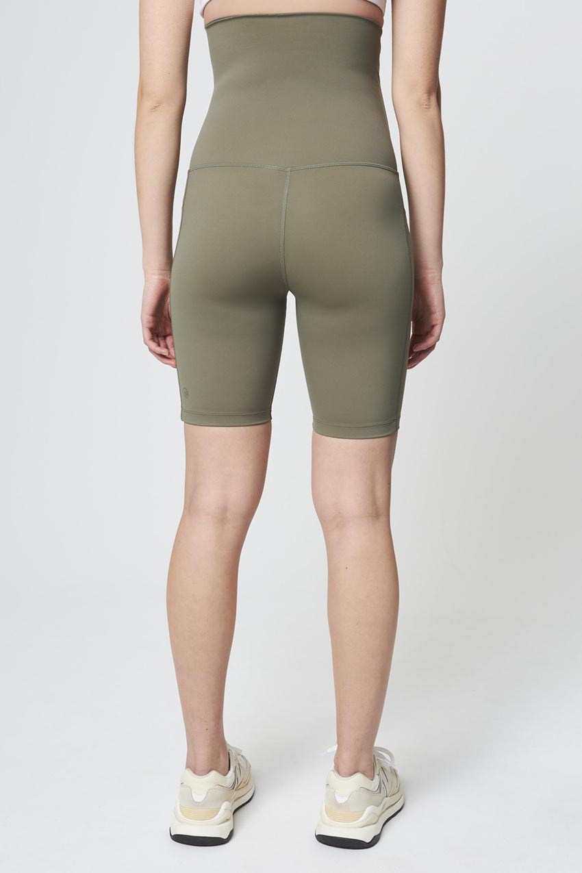 Vital Recycled Nylon Side Pocket Maternity Short 8" Peached