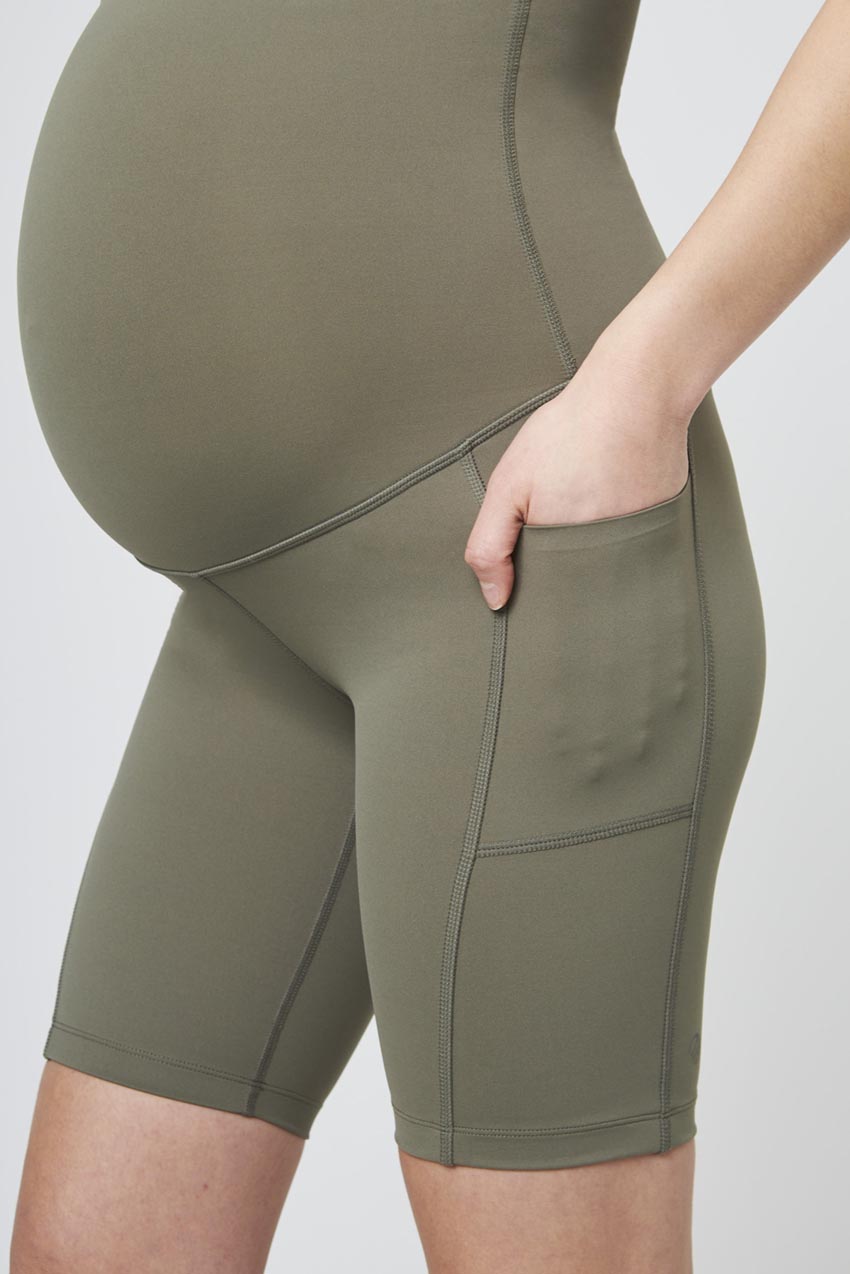 Vital Recycled Nylon Side Pocket Maternity Short 8" Peached