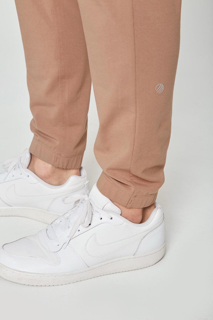 Balance 29.5" Jogger in Dark Mocha