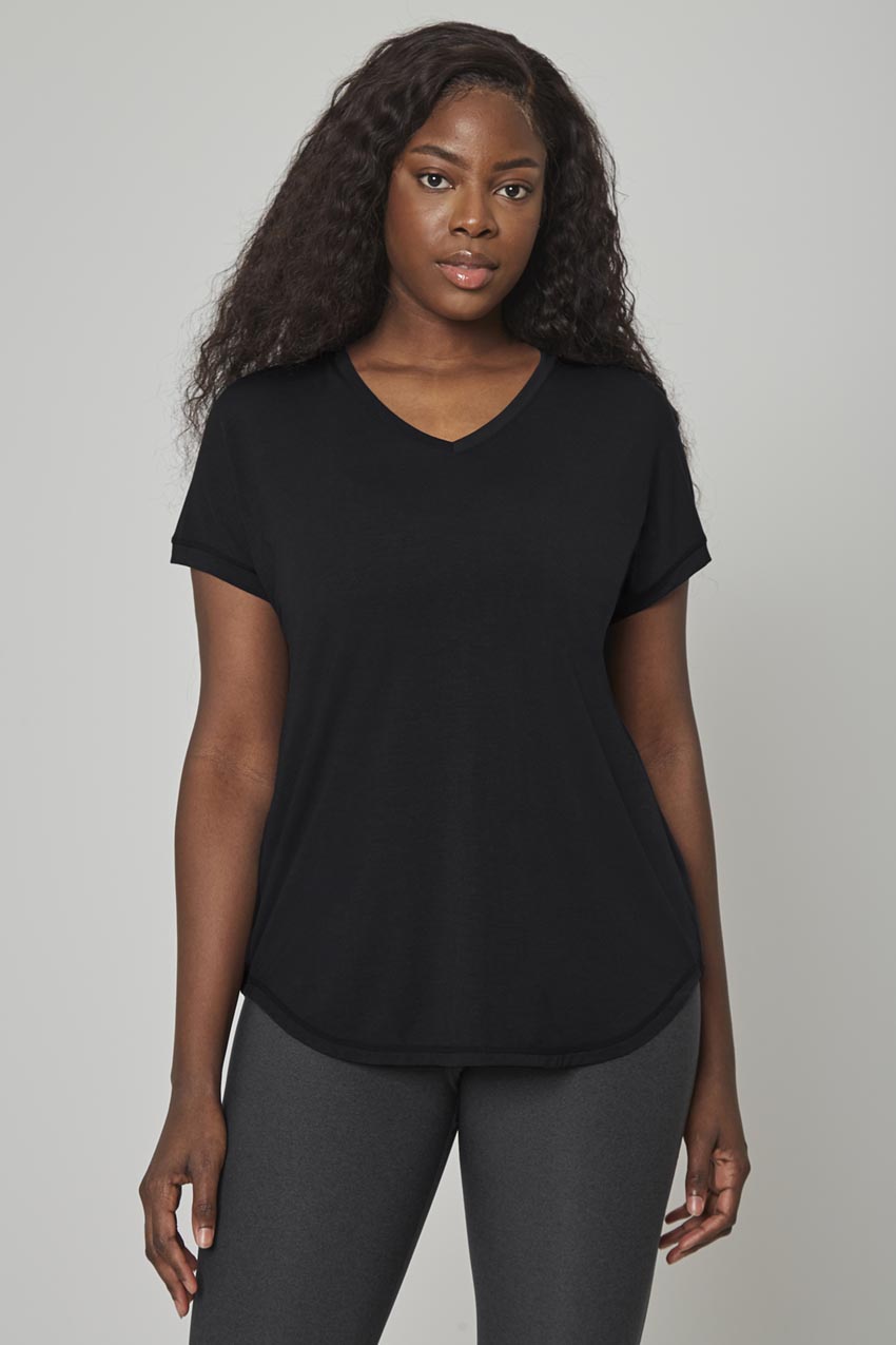 Mondetta Women’s V-Neck Short Sleeve Tee in Black